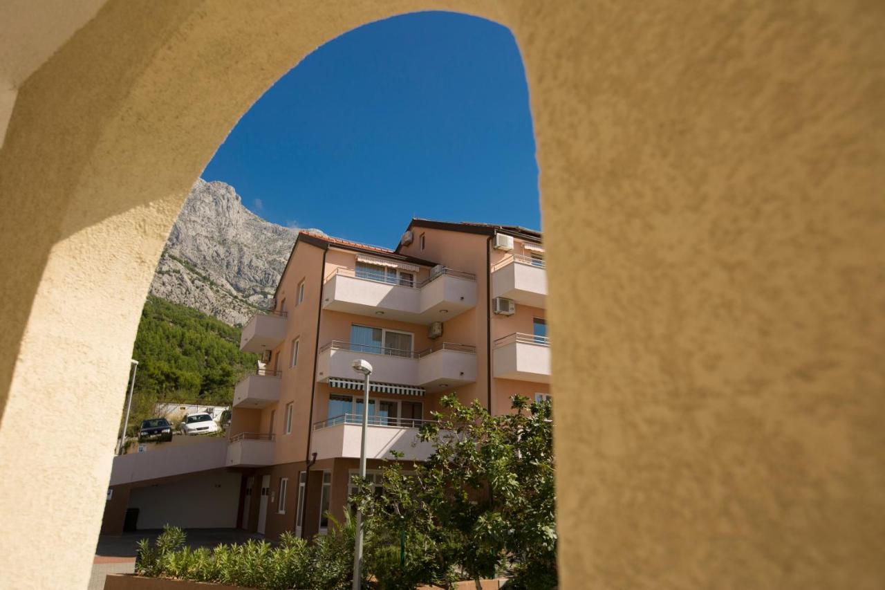 Apartments Vila Adrijana & Fitness Studio Wolf Bv Baška Voda Extérieur photo
