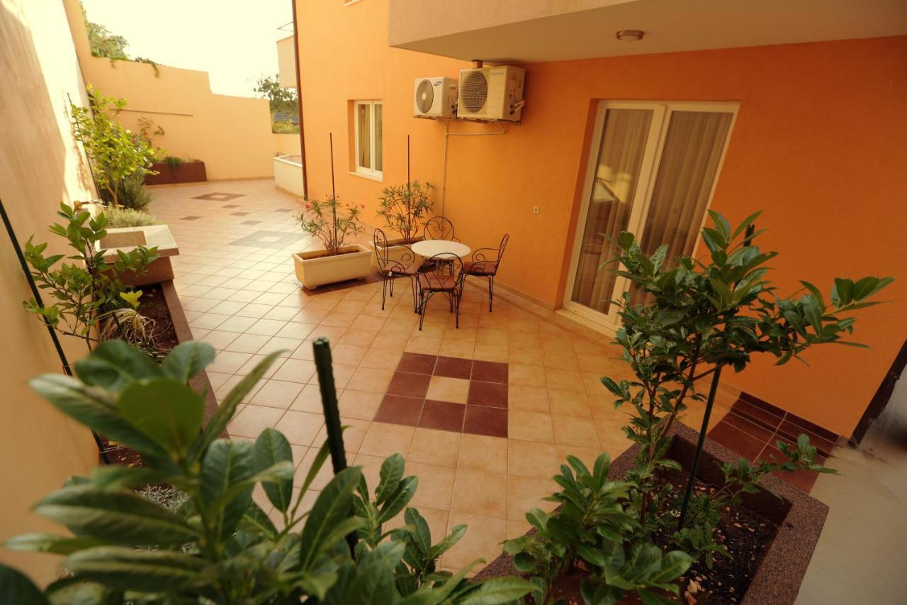 Apartments Vila Adrijana & Fitness Studio Wolf Bv Baška Voda Extérieur photo