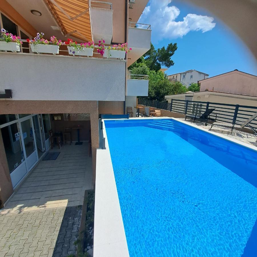 Apartments Vila Adrijana & Fitness Studio Wolf Bv Baška Voda Extérieur photo