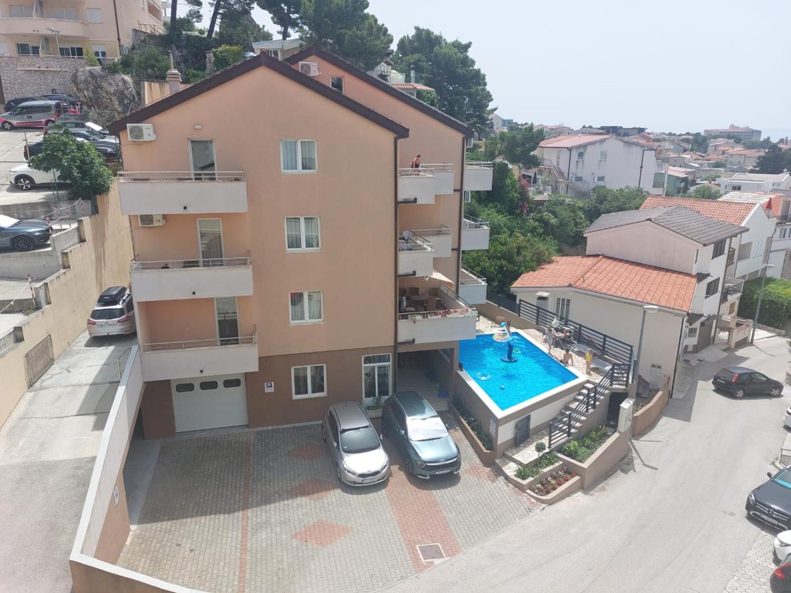Apartments Vila Adrijana & Fitness Studio Wolf Bv Baška Voda Extérieur photo