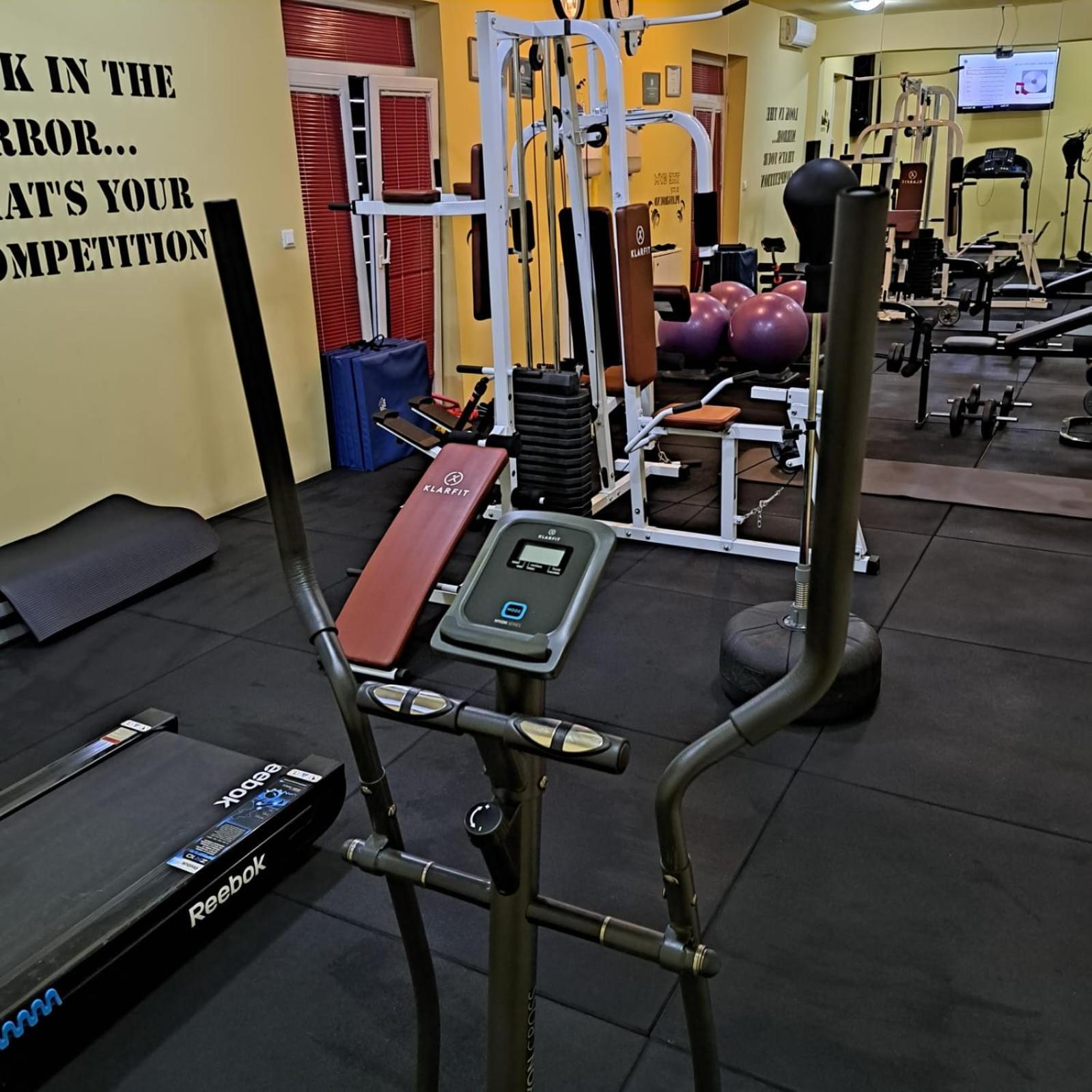Apartments Vila Adrijana & Fitness Studio Wolf Bv Baška Voda Extérieur photo