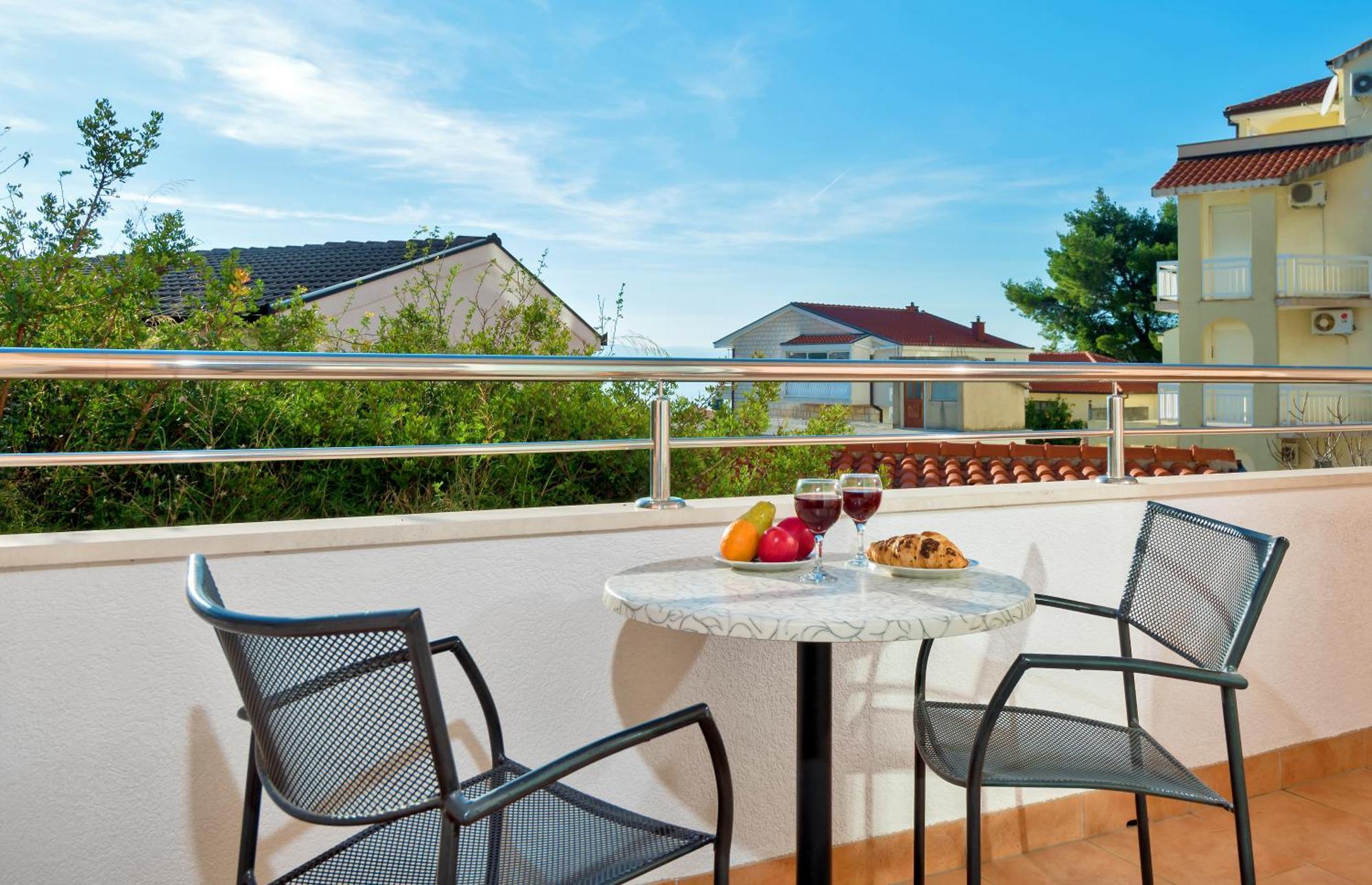 Apartments Vila Adrijana & Fitness Studio Wolf Bv Baška Voda Extérieur photo