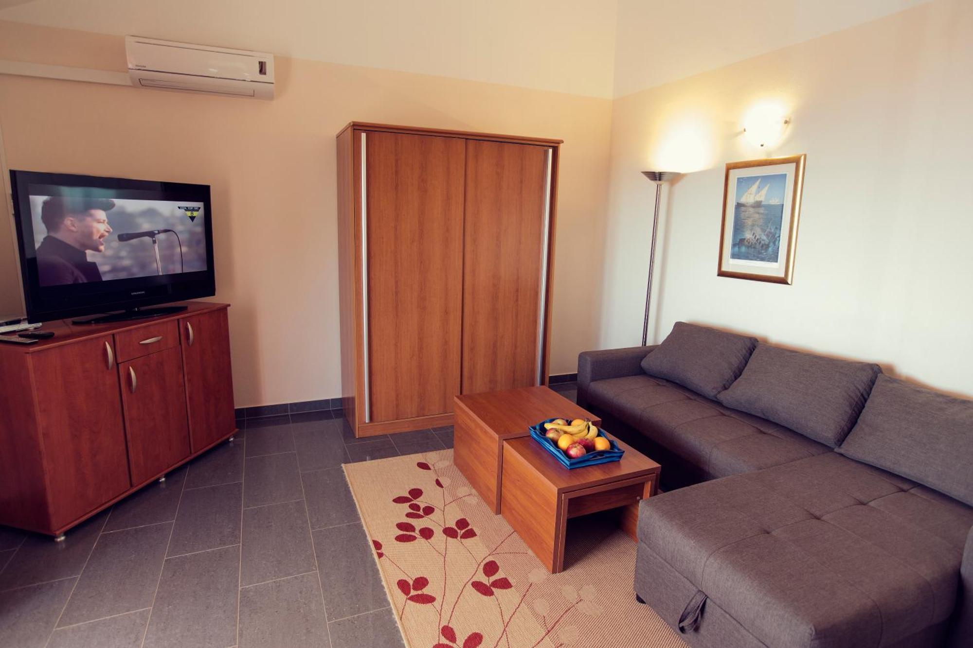 Apartments Vila Adrijana & Fitness Studio Wolf Bv Baška Voda Extérieur photo