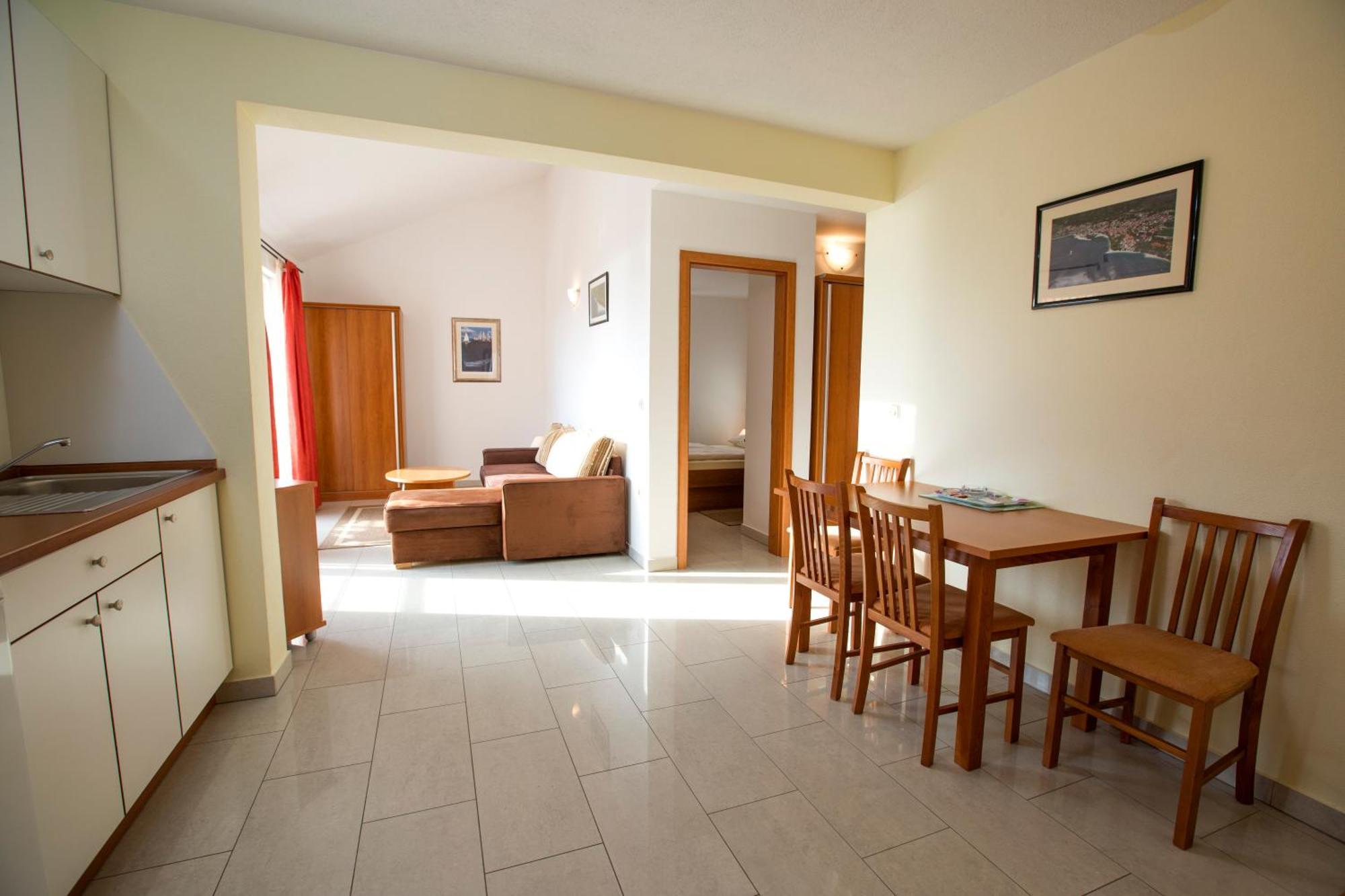 Apartments Vila Adrijana & Fitness Studio Wolf Bv Baška Voda Extérieur photo