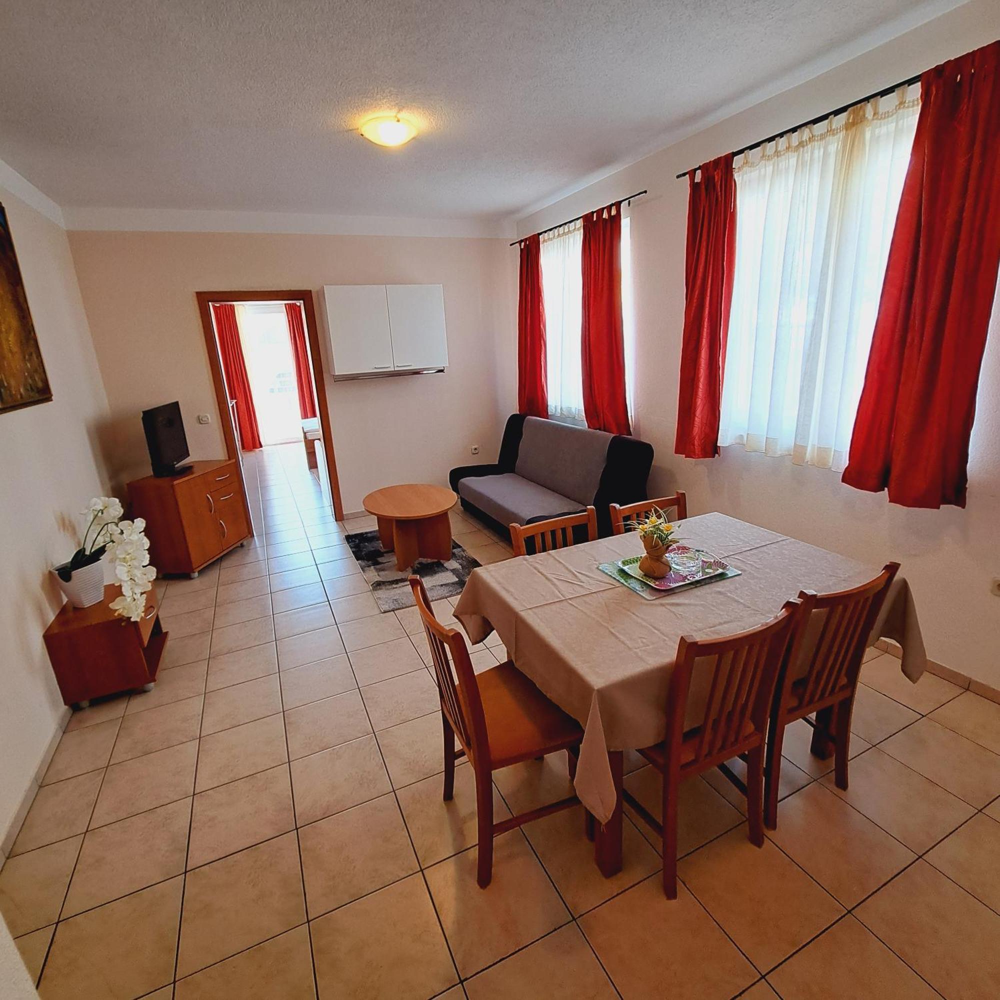 Apartments Vila Adrijana & Fitness Studio Wolf Bv Baška Voda Chambre photo